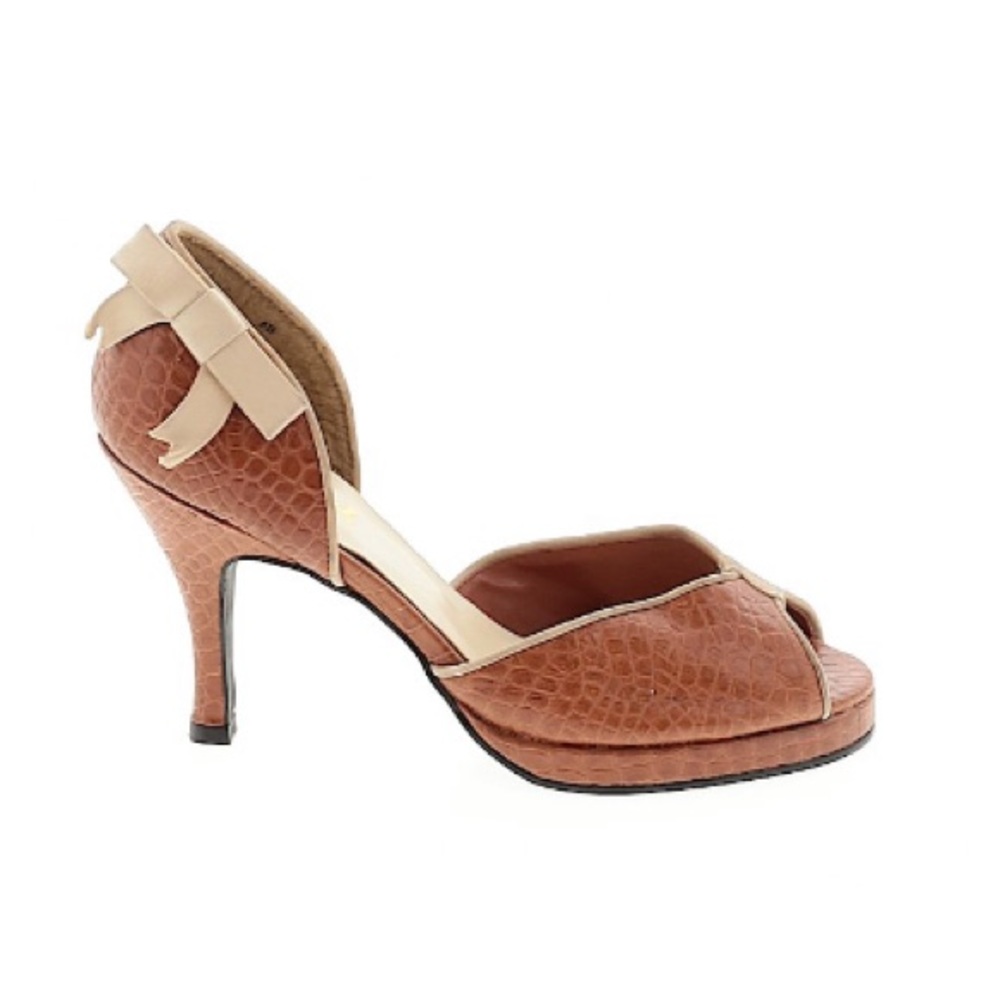 Brown peep toe pump